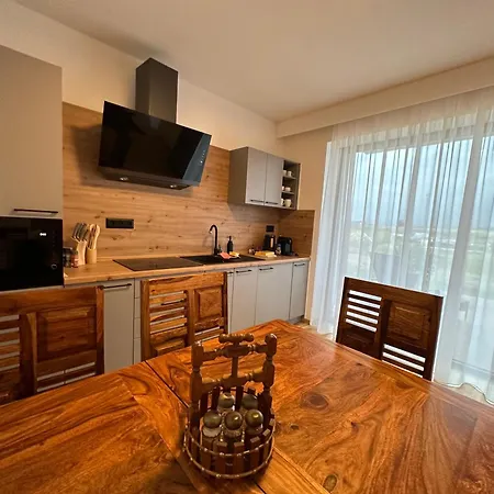 Villa Vysoke Tatry - Isc House For 13 People With 6 Extra Bed Poprad