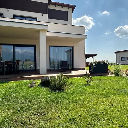 Villa Vysoke Tatry - Isc House For 13 People With 6 Extra Bed *