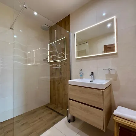Vysoke Tatry - Isc House For 13 People With 6 Extra Bed Villa Poprad