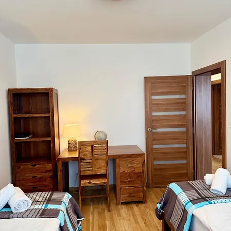 Villa Vysoke Tatry - Isc House For 13 People With 6 Extra Bed Poprad