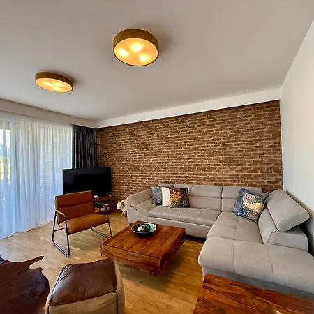 Villa Vysoke Tatry - Isc House For 13 People With 6 Extra Bed Poprad