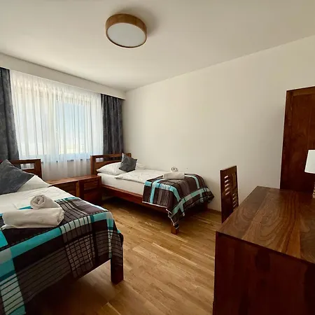 Vysoke Tatry - Isc House For 13 People With 6 Extra Bed Poprad